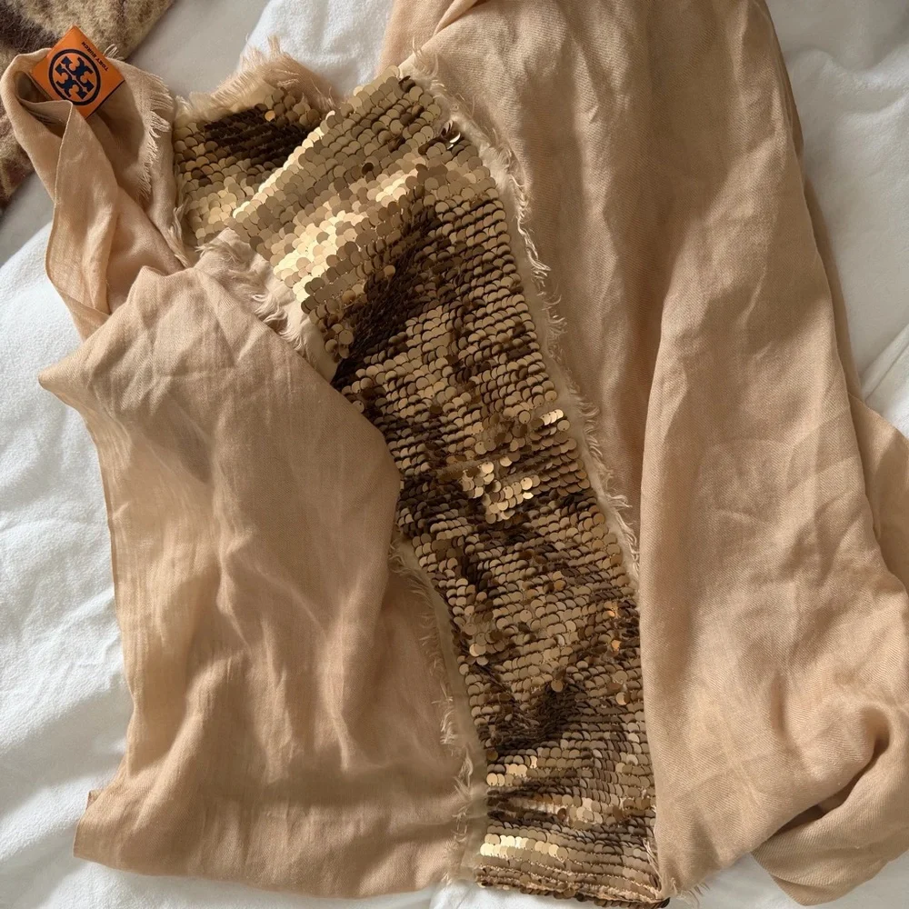 Tory Burch new with tag Gold Sequin Scarf - Picture 4 of 4